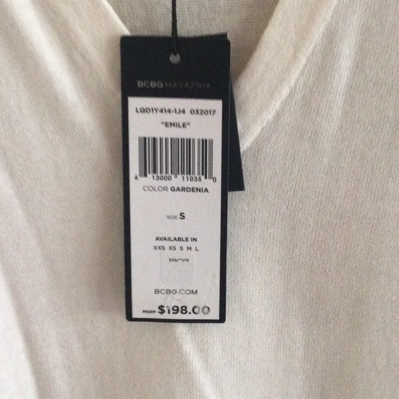 BCBGMAXAZRIA size S NWT shoulders out New top🎅🏻 - Picture 2 of 5